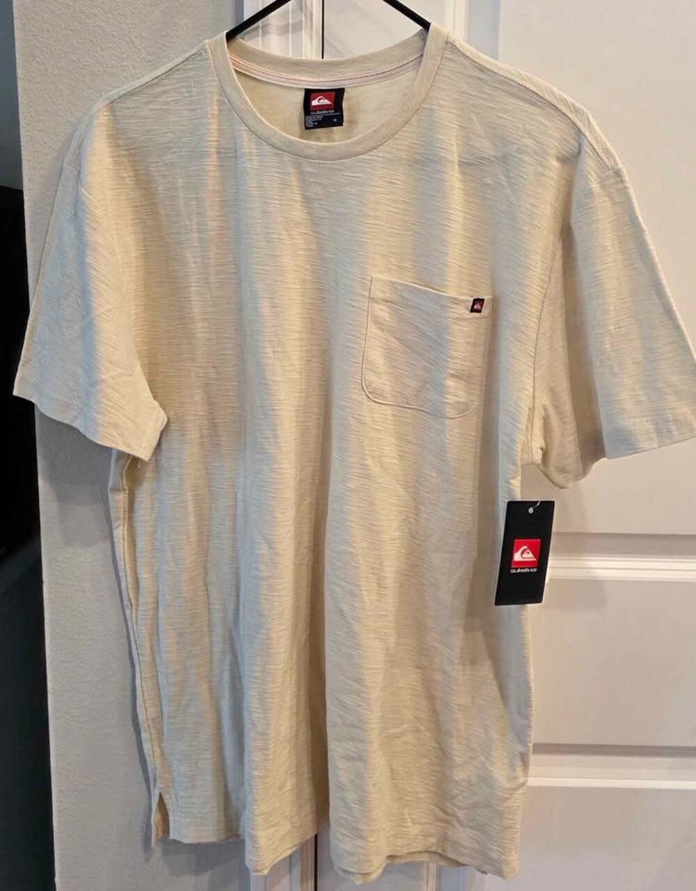 NWT 100% Cotton Quiksilver Pocket T-Shirt - Size M